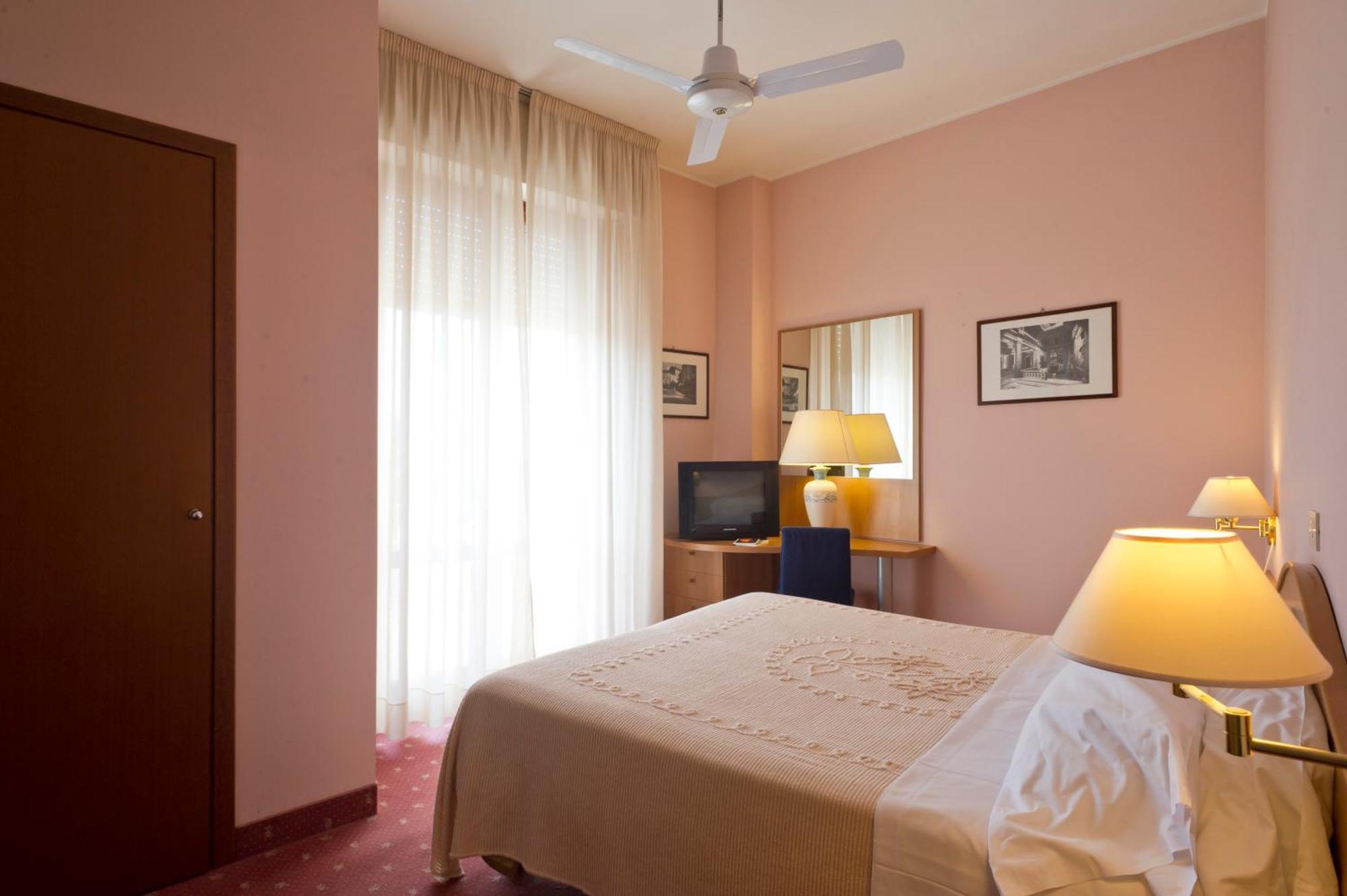 Hotel Gloria Salsomaggiore Terme Phòng bức ảnh